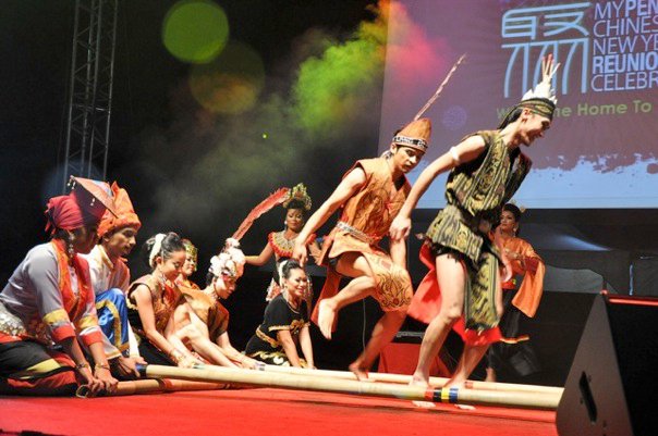 Traditional Malaysian dancers